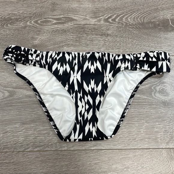 Victoria’s Secret Bikini The Knockout High Tie Halter Top Black Refracted Geo - Picture 2 of 16